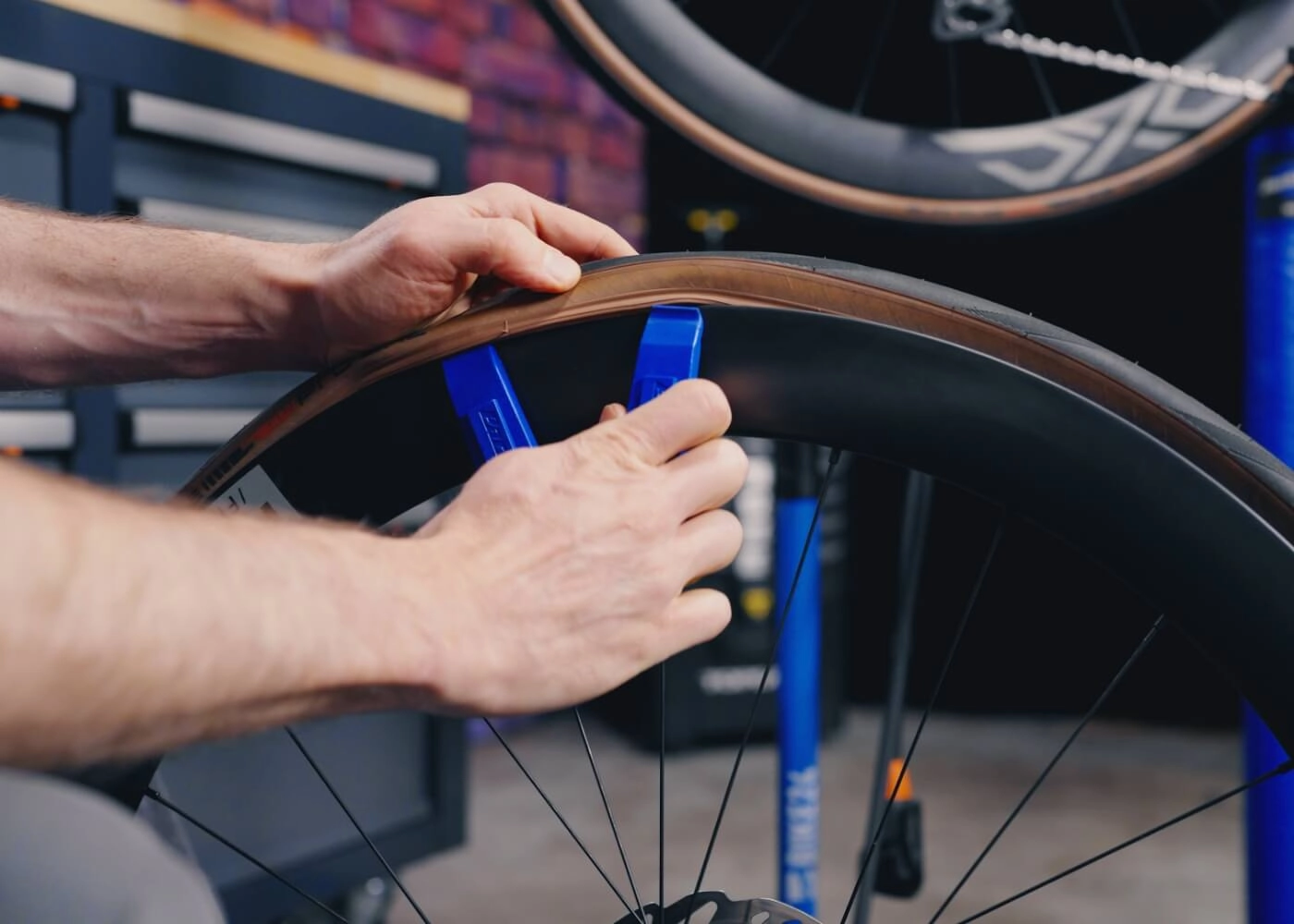 Tubeless Reifen wechseln - So geht's! | BIKE24