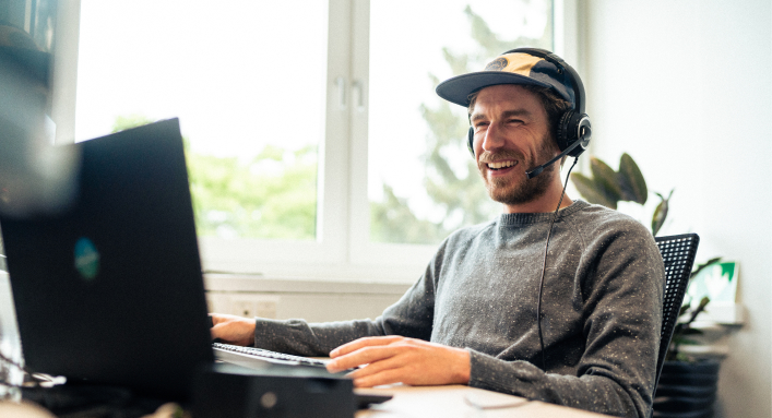 Friendly smiling man from the BIKE24 customer support